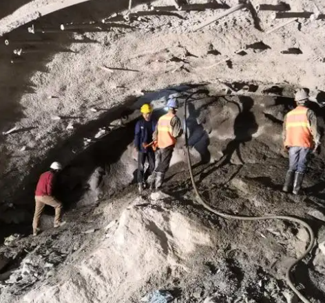 临桂拱顶带模注浆料的施工流程及注意事项